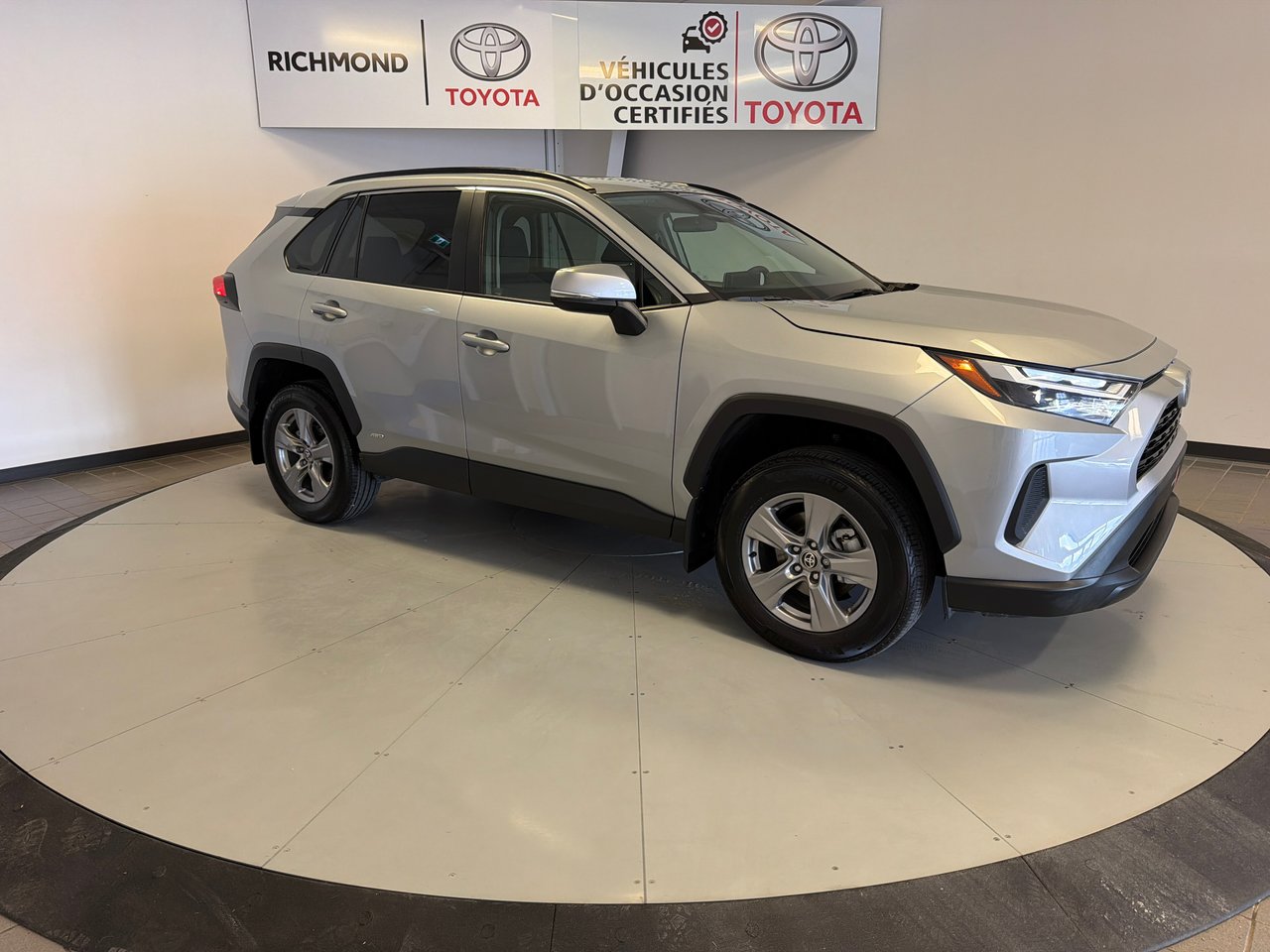 2024 Toyota RAV4 Hybrid XLE *TRÈS BAU VÉHICULE!*-11