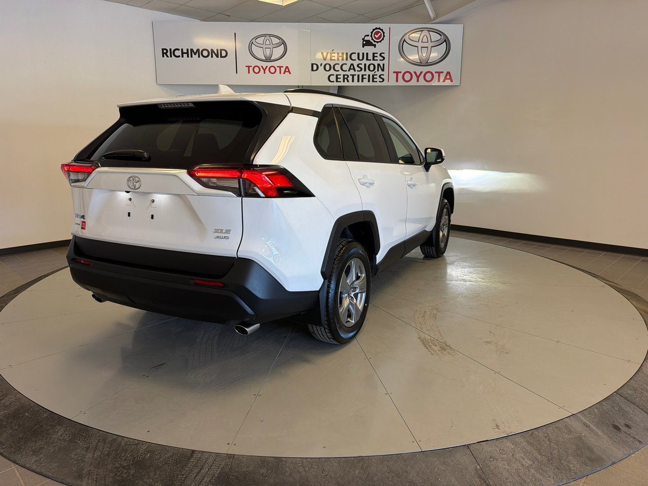 2025 Toyota RAV4 XLE *BAS KILOMÉTRAGE*-6