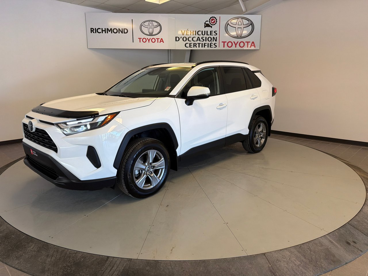 2025 Toyota RAV4 XLE *BAS KILOMÉTRAGE*-1
