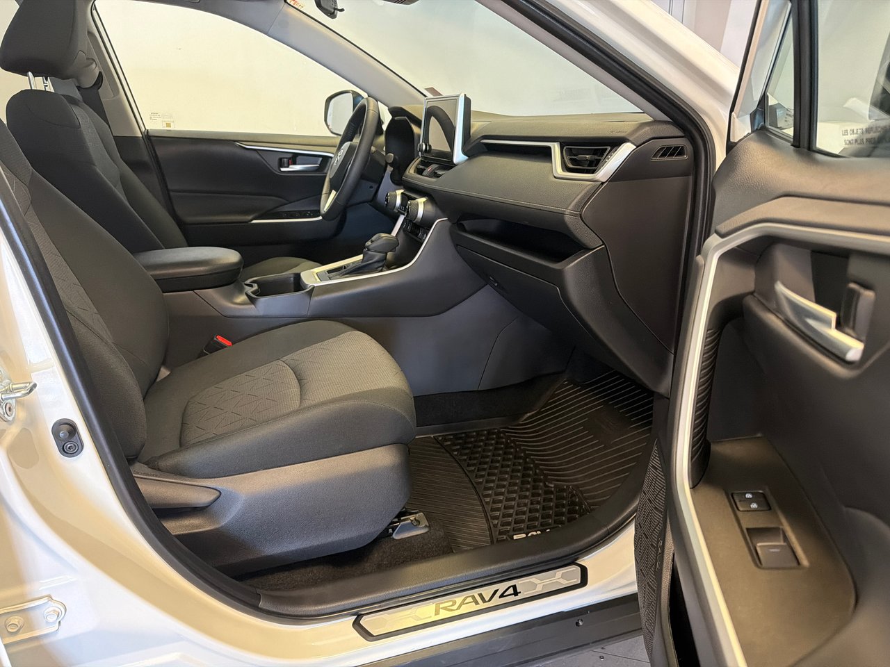 2025 Toyota RAV4 XLE *BAS KILOMÉTRAGE*-15