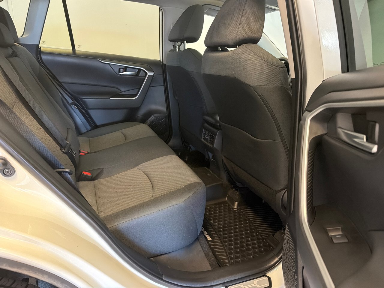 2025 Toyota RAV4 XLE *BAS KILOMÉTRAGE*-14