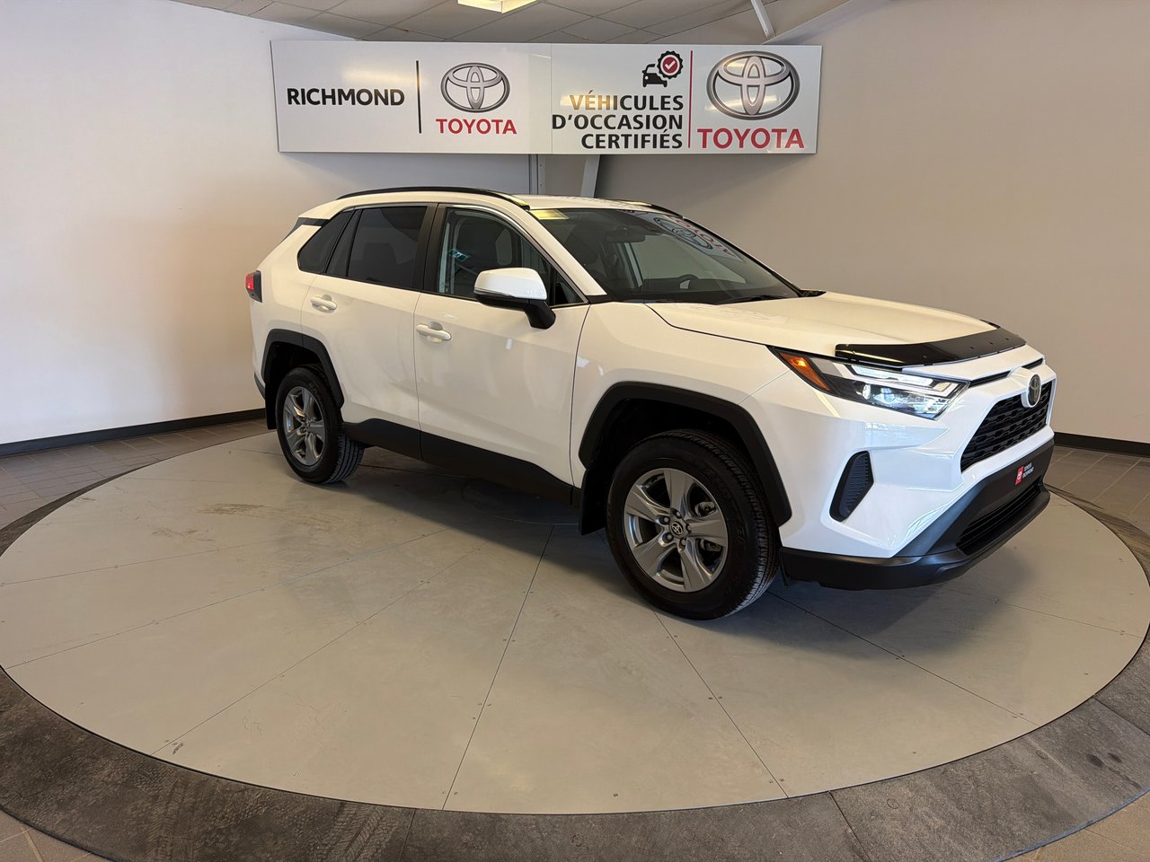 2025 Toyota RAV4 XLE *BAS KILOMÉTRAGE*-9
