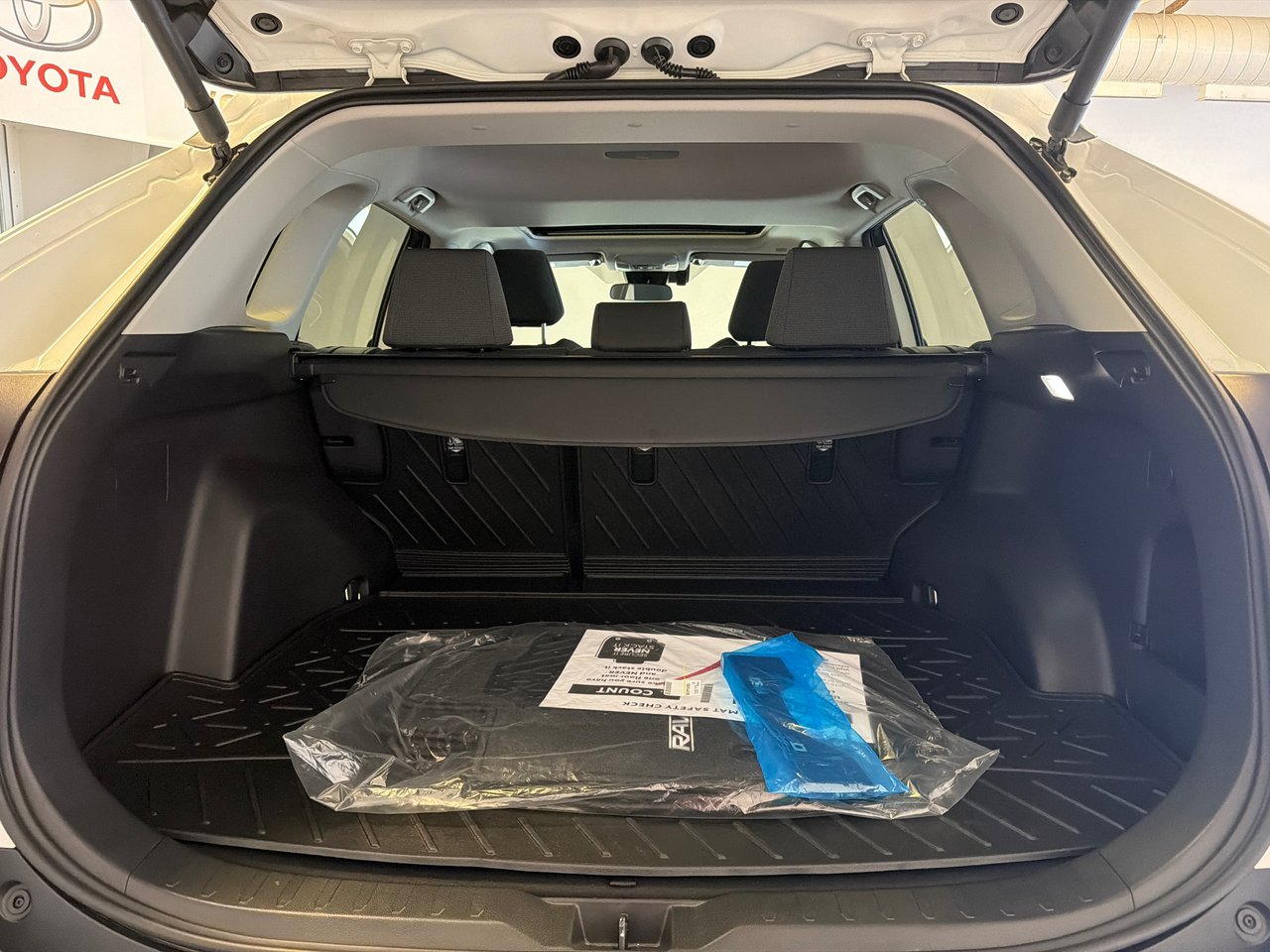 2025 Toyota RAV4 XLE *BAS KILOMÉTRAGE*-16