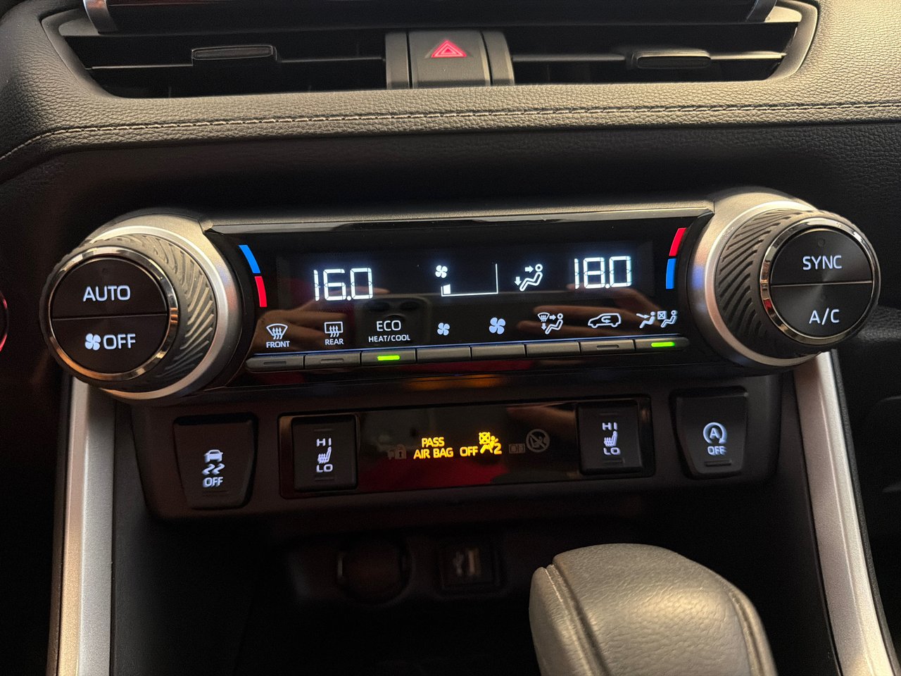 2025 Toyota RAV4 XLE *BAS KILOMÉTRAGE*-25
