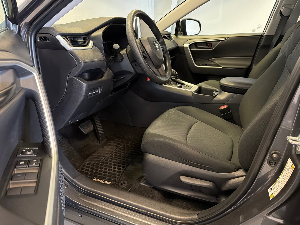 Toyota RAV4 Hybrid LE *BASKILOMÉTRAGE* 2025-12