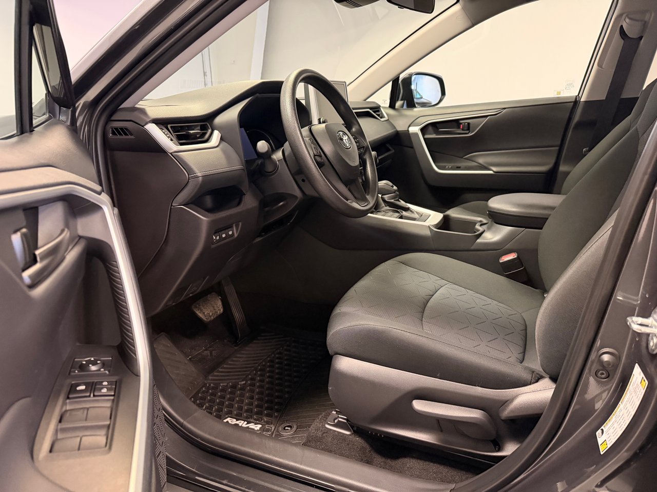 2025 Toyota RAV4 LE AWD *TRÈS BEAU VÉHICULE*-18