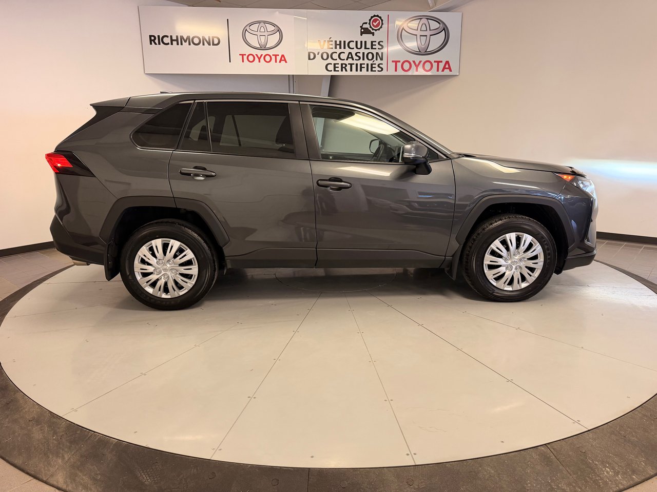 2025 Toyota RAV4 LE AWD *TRÈS BEAU VÉHICULE*-12
