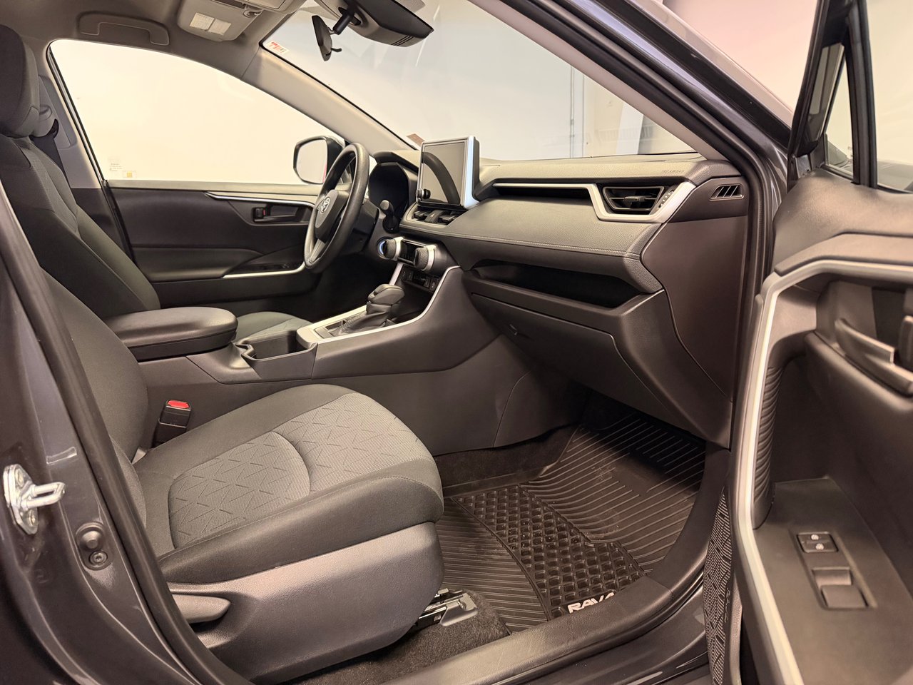 2025 Toyota RAV4 LE AWD *TRÈS BEAU VÉHICULE*-22