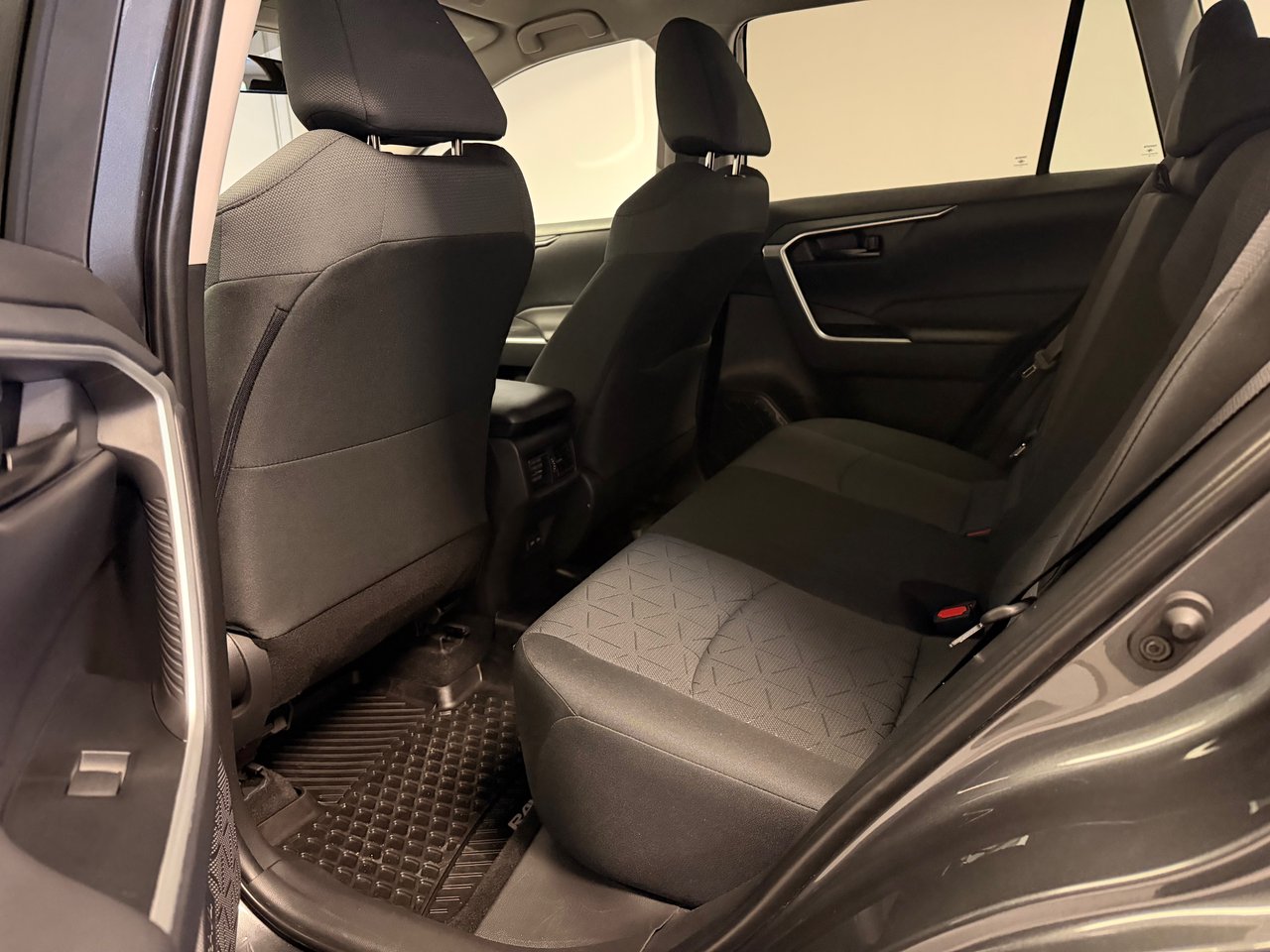 2025 Toyota RAV4 LE AWD *TRÈS BEAU VÉHICULE*-19