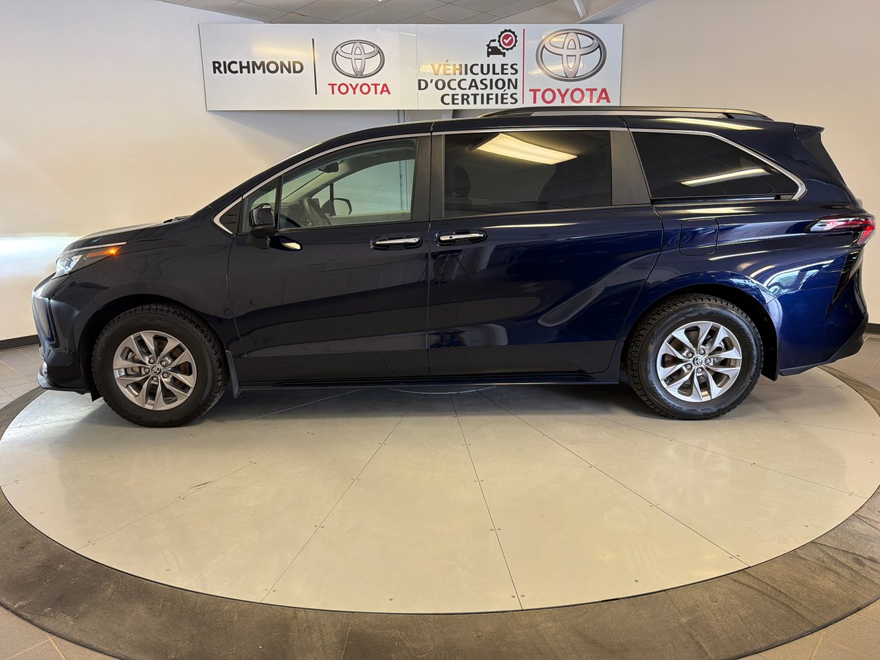 2025 Toyota Sienna XLE FWD *DÉMO +BAS KILOMÉTRAGE*-9