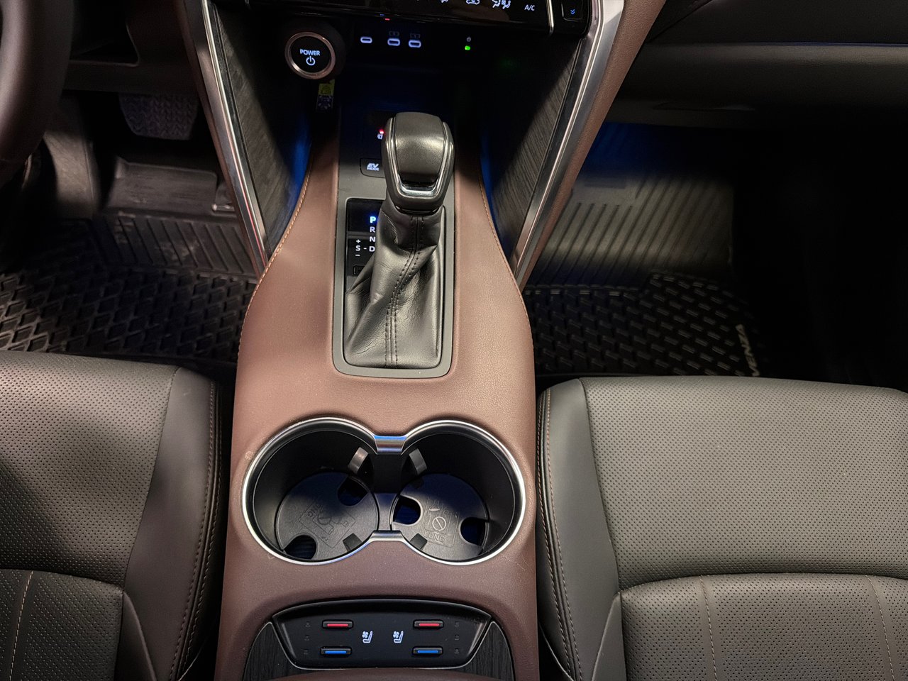 2024 Toyota Venza Hybrid LIMITED-31