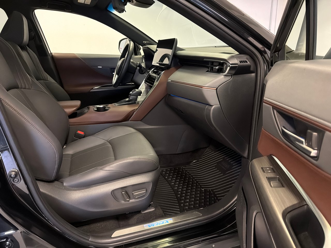 2024 Toyota Venza Hybrid LIMITED-16