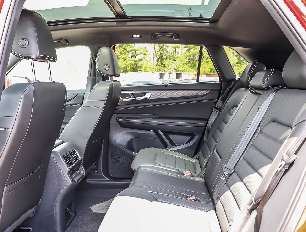 2024 Volkswagen Atlas Cross Sport Highline | No Accidents | Black Alloy Package