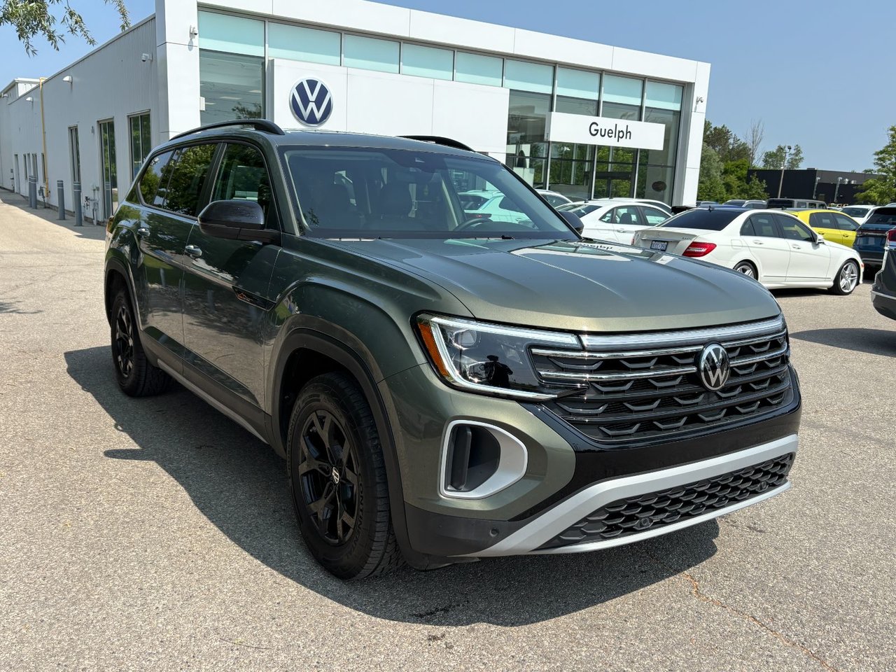 2024 Volkswagen Atlas 2.0T Peak Edition | Sunroof Package