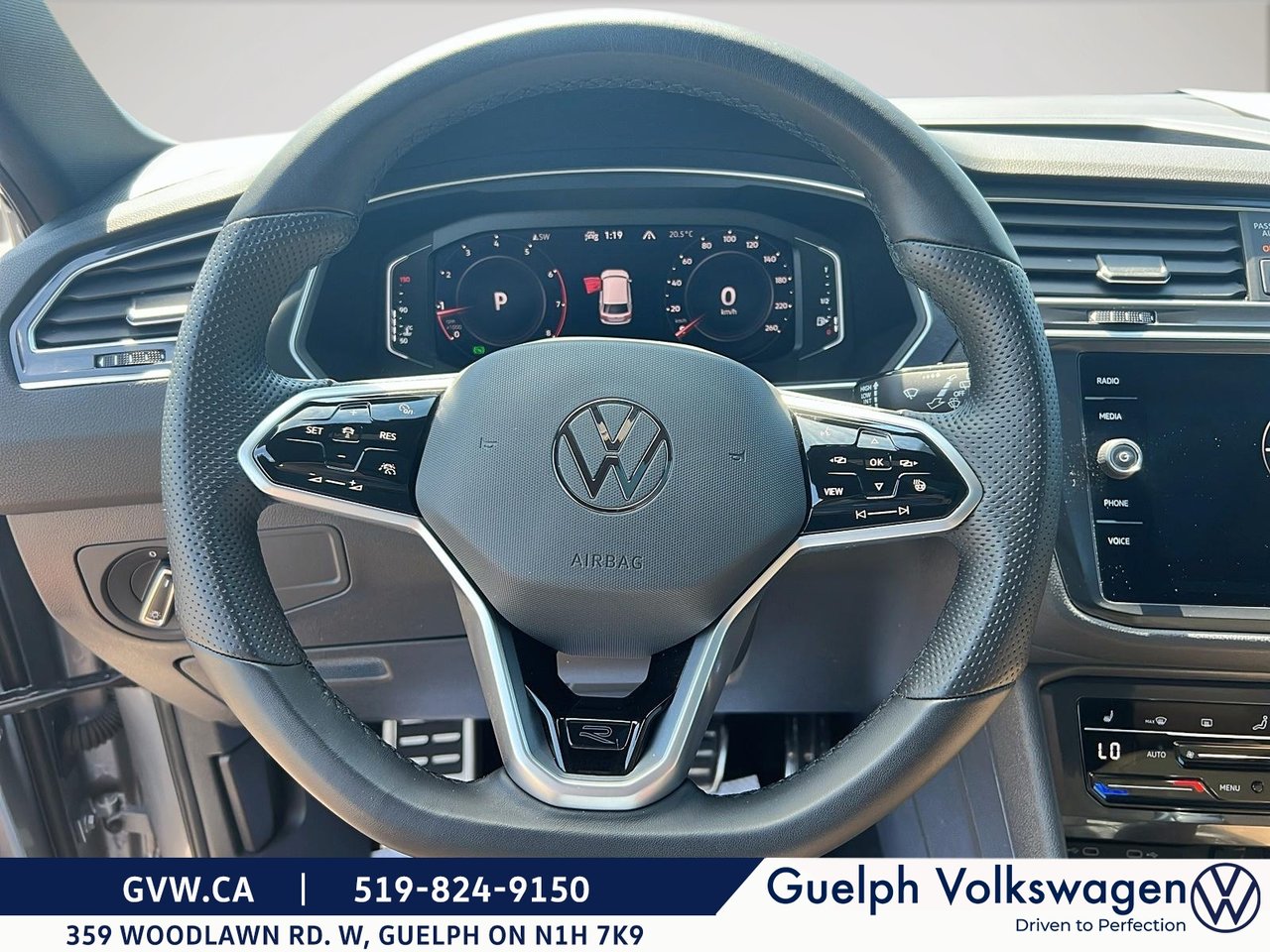 Volkswagen Tiguan Comfortline R-Line Black Edition | One Owner | No Accidents 2024