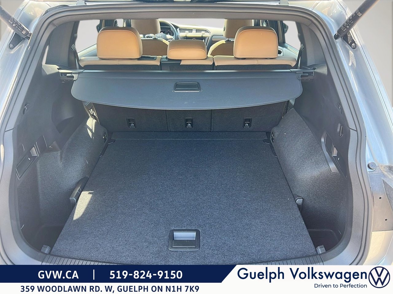 Volkswagen Tiguan Comfortline R-Line Black Edition | One Owner | No Accidents 2024