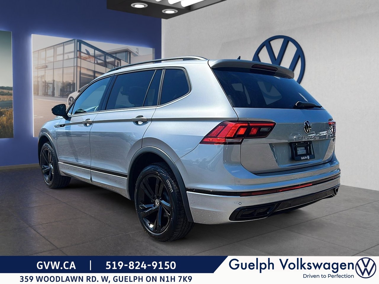 Volkswagen Tiguan Comfortline R-Line Black Edition | One Owner | No Accidents 2024