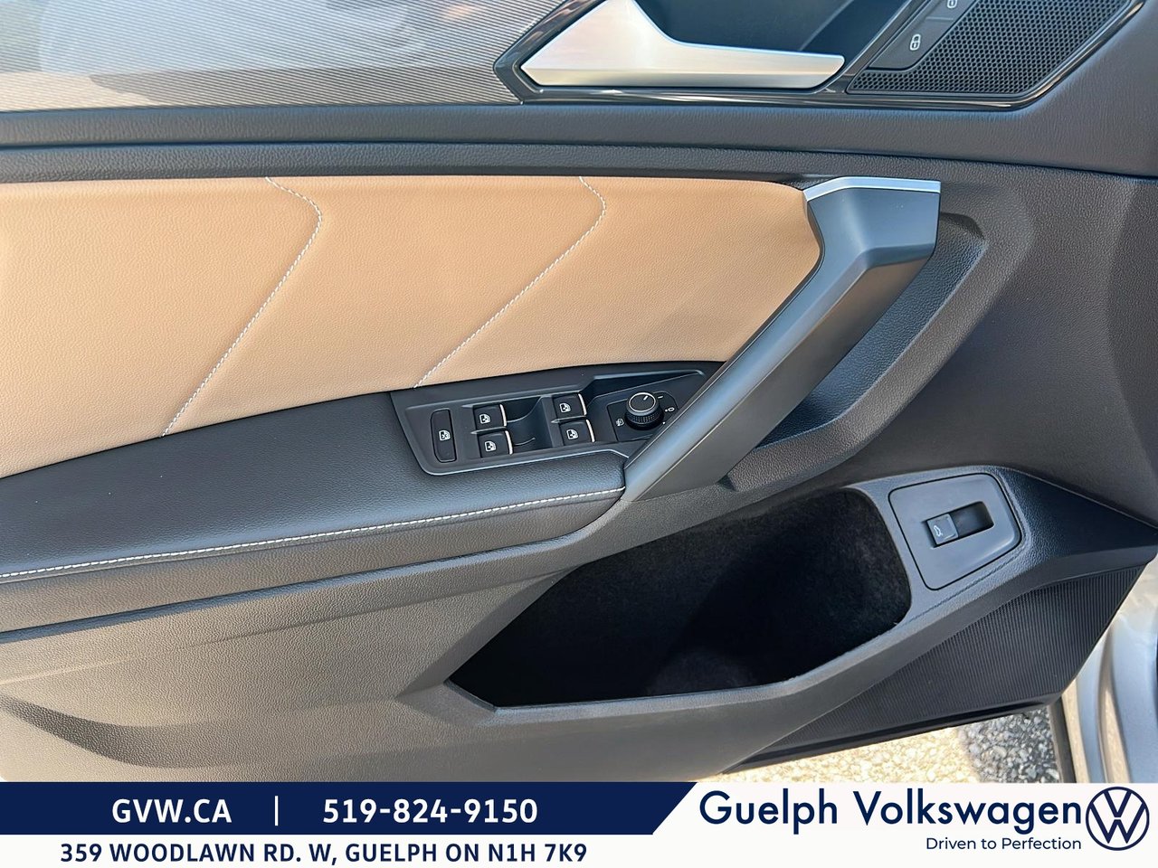 Volkswagen Tiguan Comfortline R-Line Black Edition | One Owner | No Accidents 2024