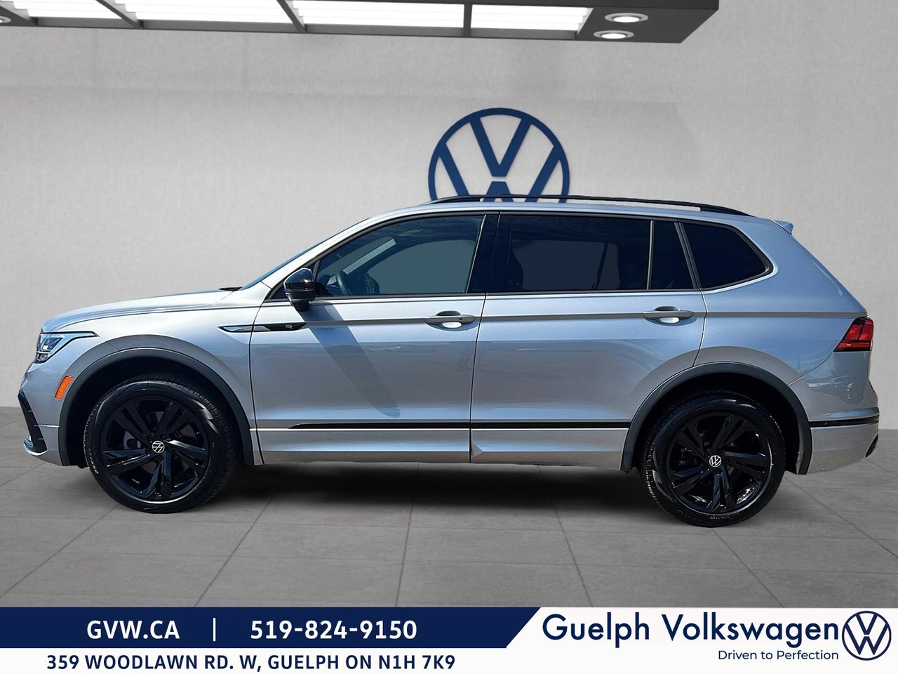 Volkswagen Tiguan Comfortline R-Line Black Edition | One Owner | No Accidents 2024