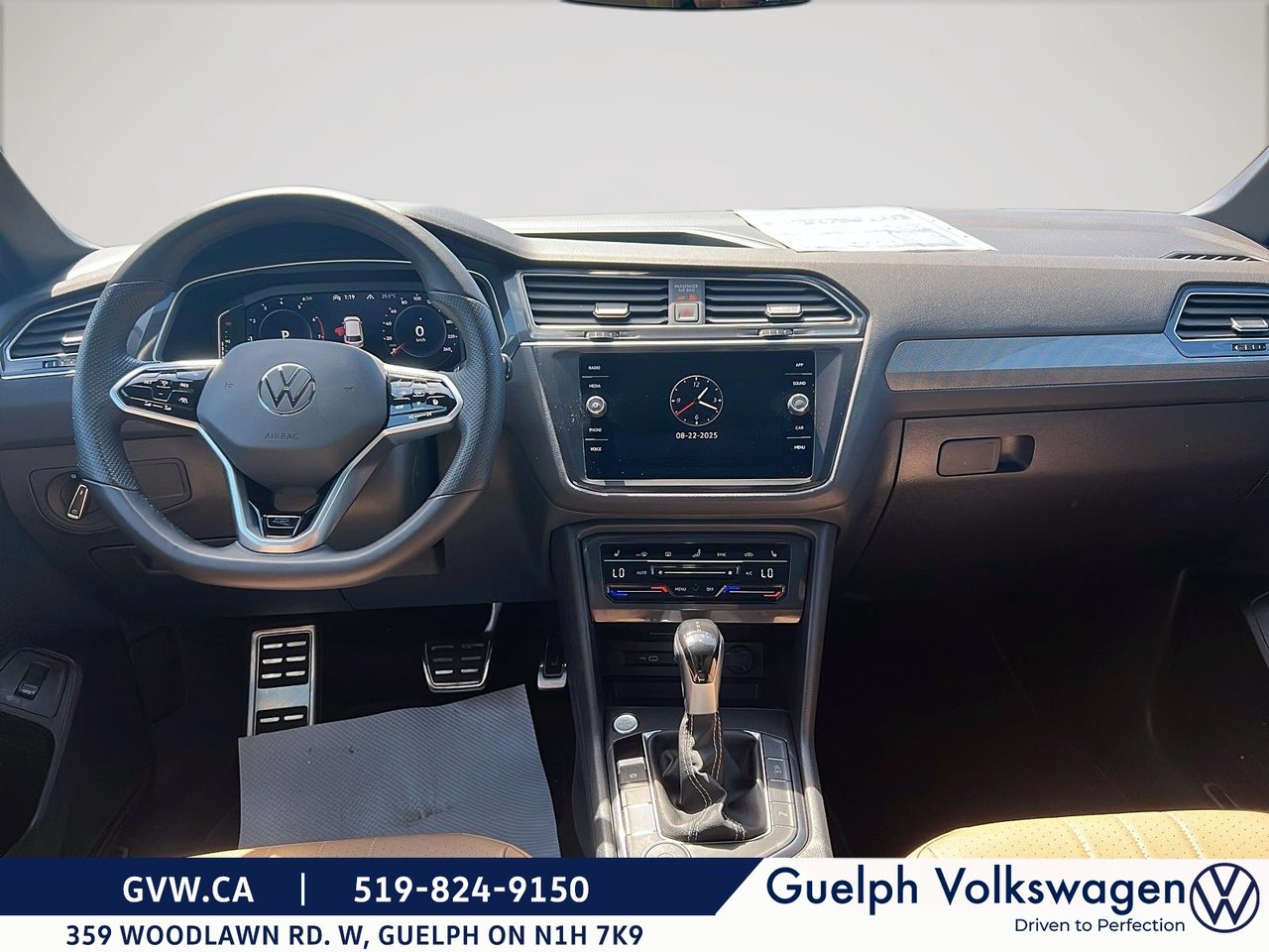 Volkswagen Tiguan Comfortline R-Line Black Edition | One Owner | No Accidents 2024