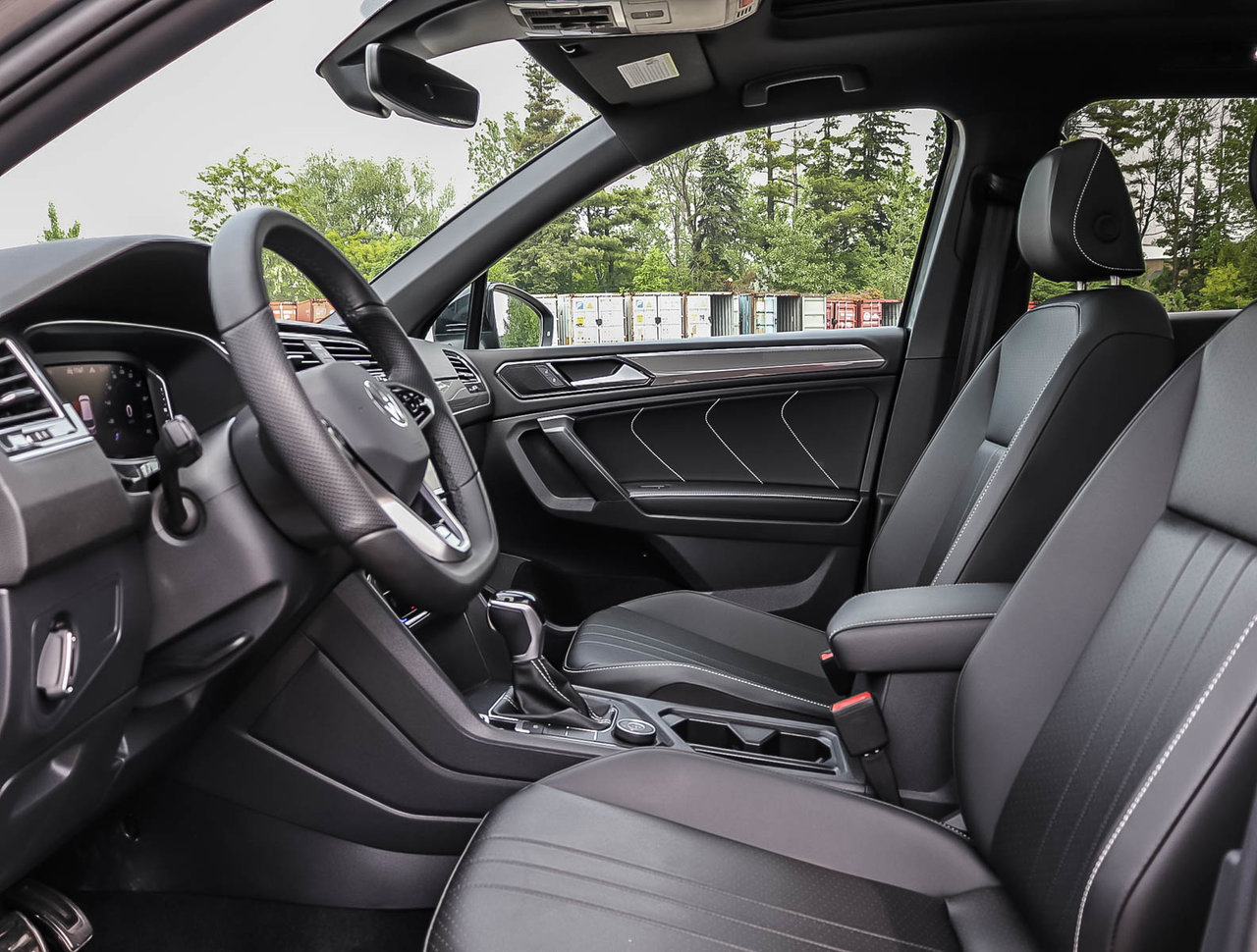 2024 Volkswagen Tiguan Comfortline R-Line Black