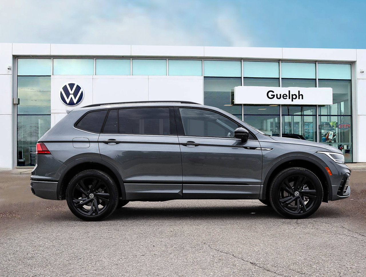 2024 Volkswagen Tiguan Comfortline R-Line Black