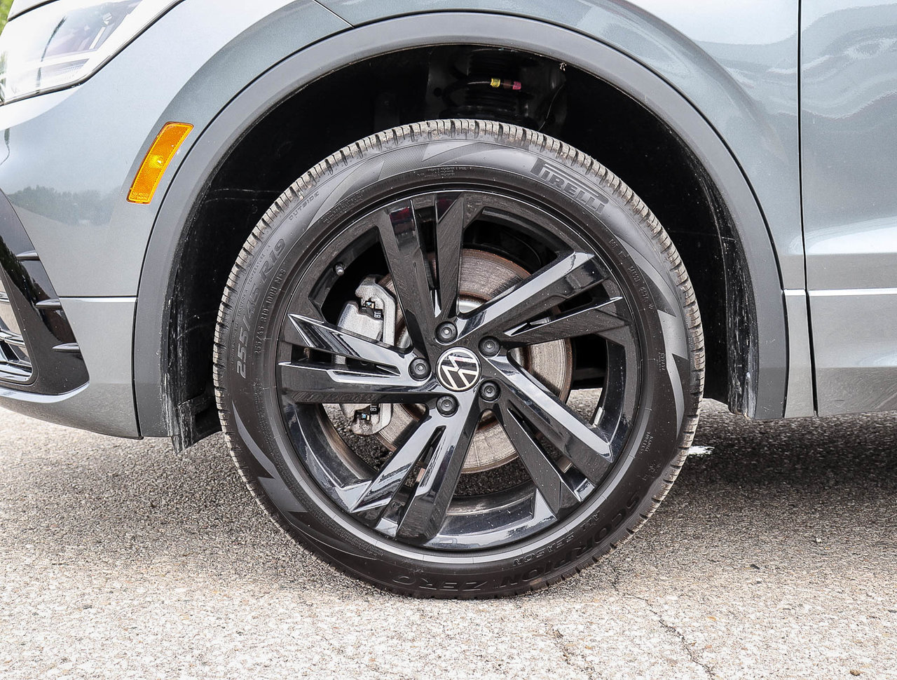 2024 Volkswagen Tiguan Comfortline R-Line Black