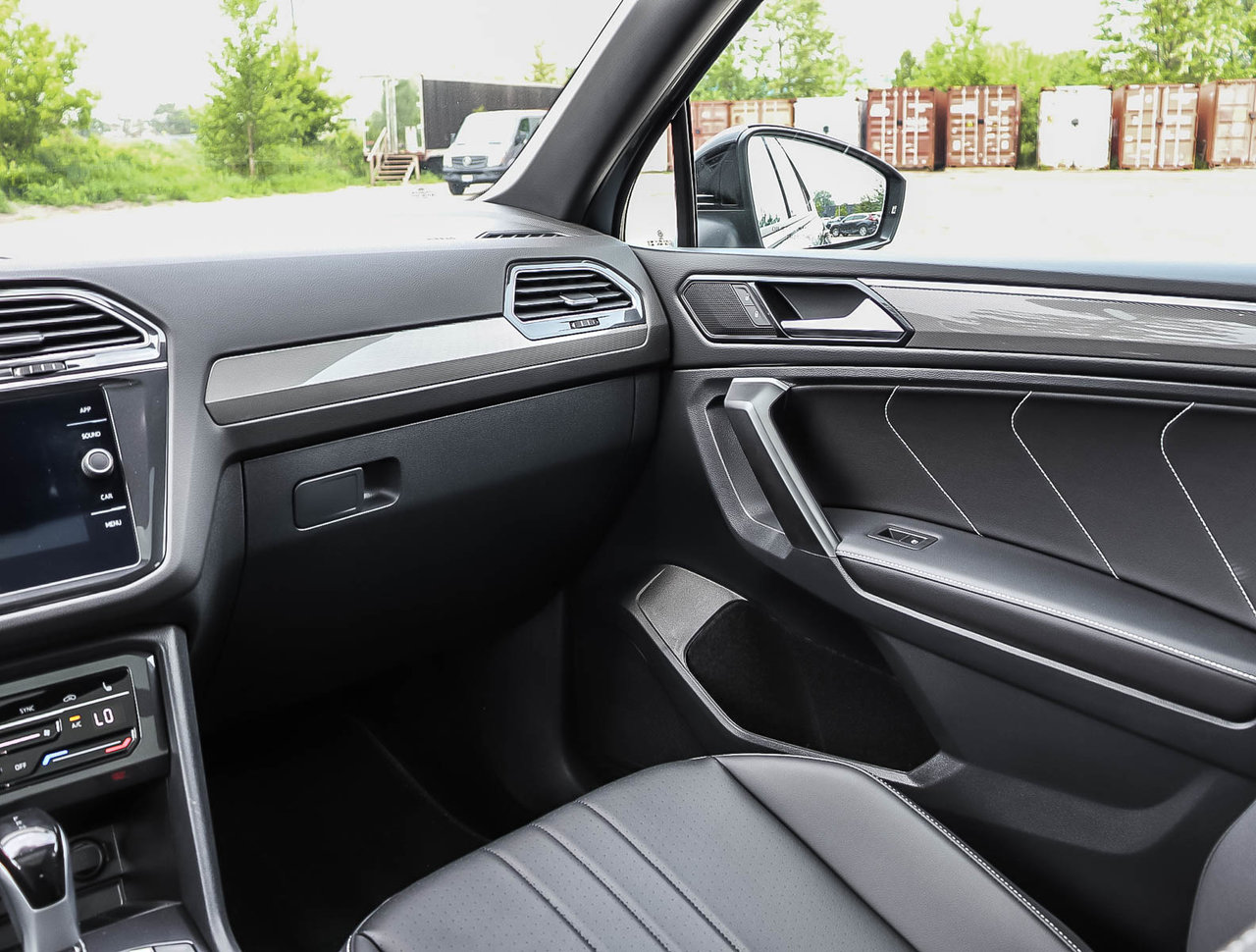 2024 Volkswagen Tiguan Comfortline R-Line Black