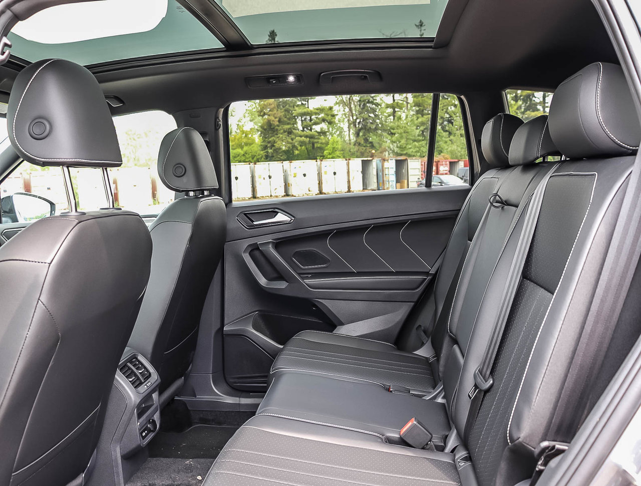 2024 Volkswagen Tiguan Comfortline R-Line Black