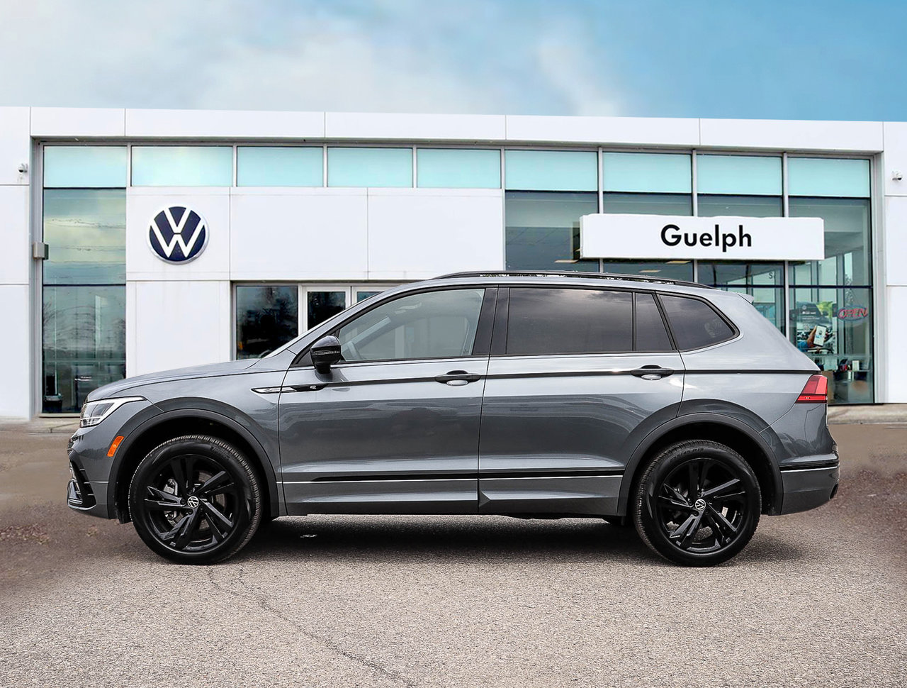 2024 Volkswagen Tiguan Comfortline R-Line Black