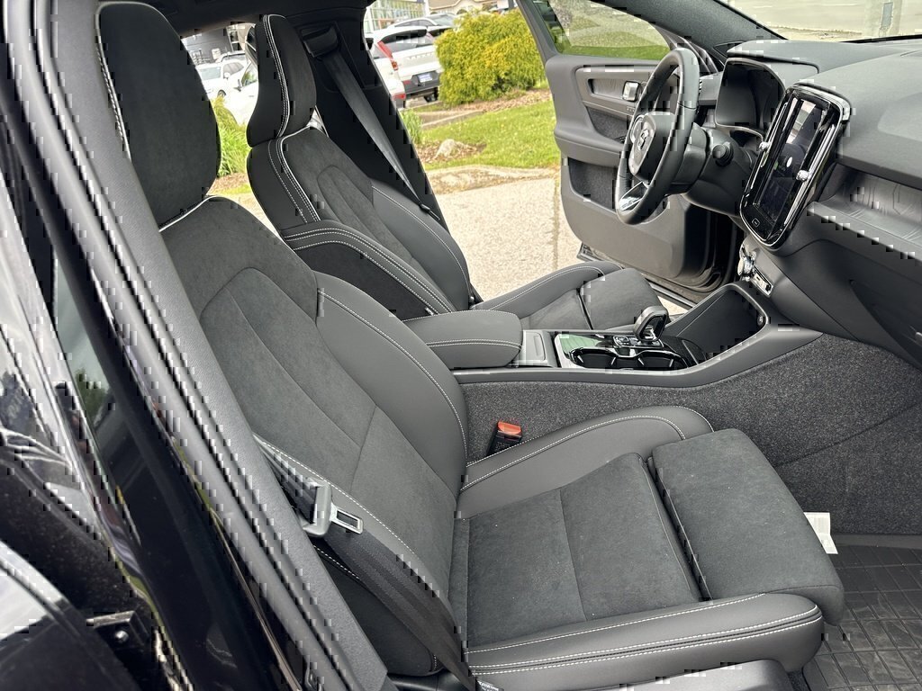 2025 Volvo EC40 Ultra-18