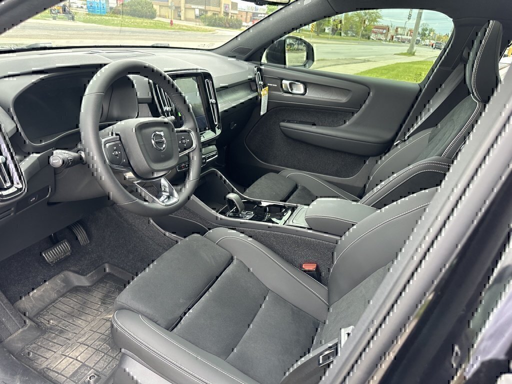 2025 Volvo EC40 Ultra-23