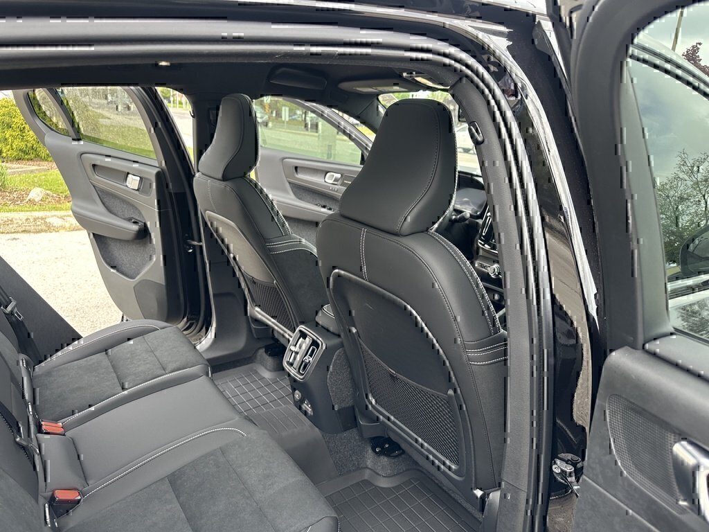 2025 Volvo EC40 Ultra-15