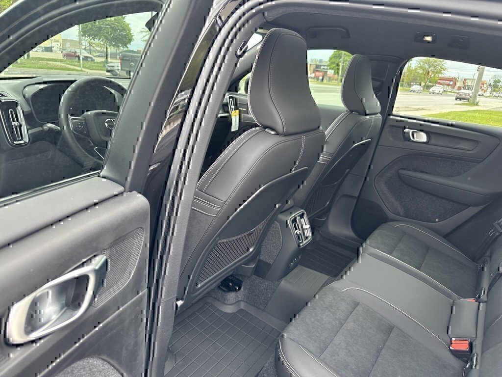 2025 Volvo EC40 Ultra-12