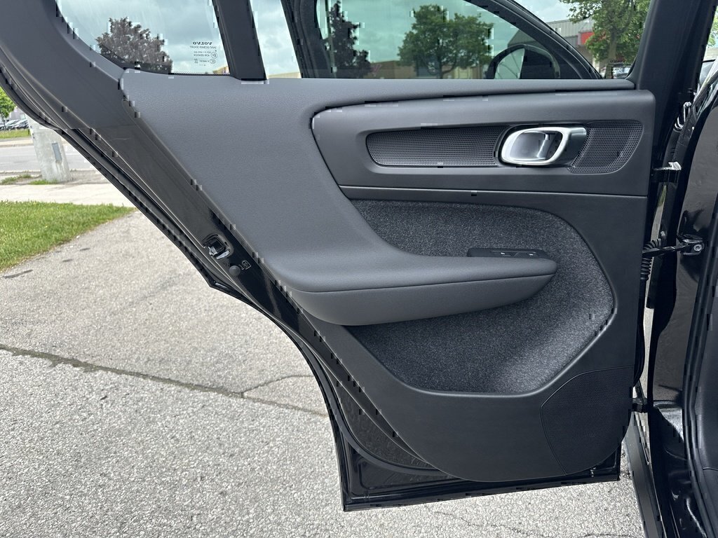 2025 Volvo EC40 Ultra-21