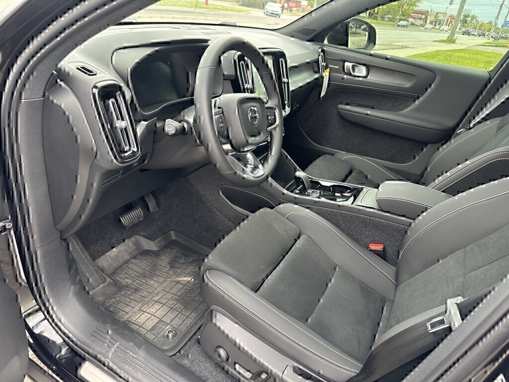 2025 Volvo EC40 Ultra-10