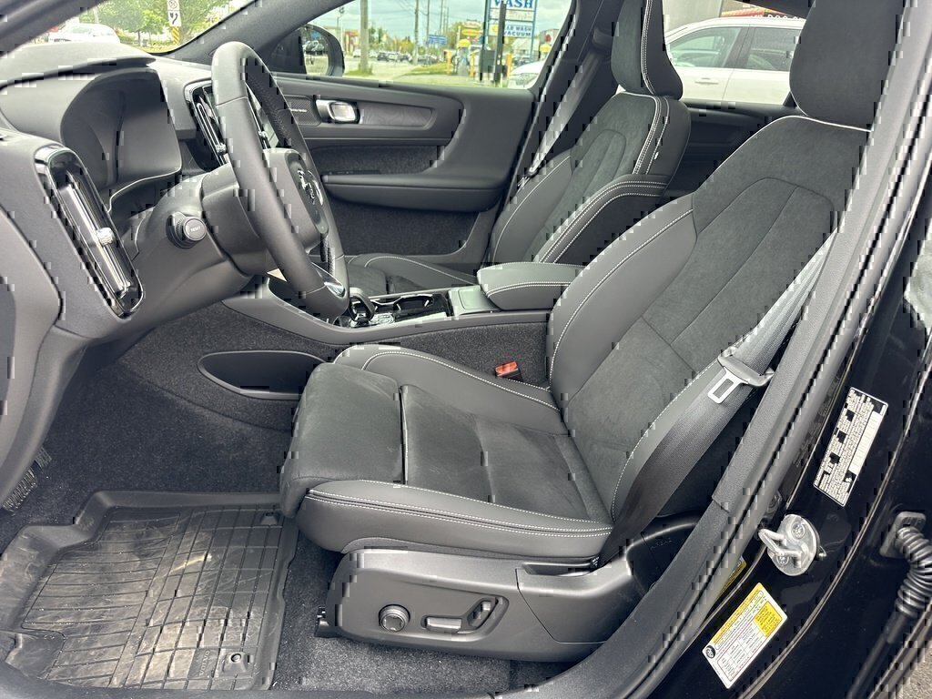 2025 Volvo EC40 Ultra-11