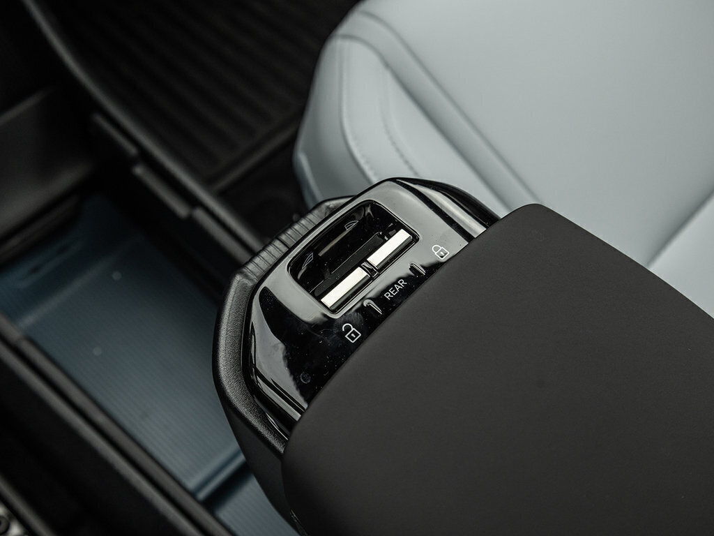 2025 Volvo EX30 Ultra-15