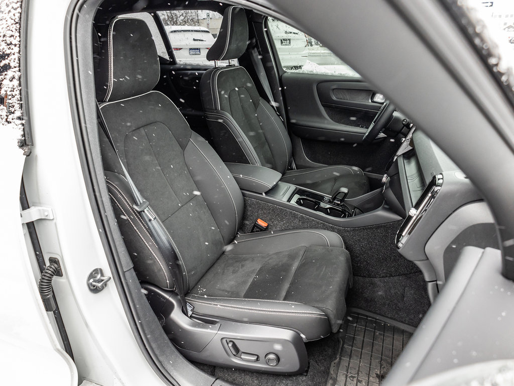 2025 Volvo EX40 Ultra-26