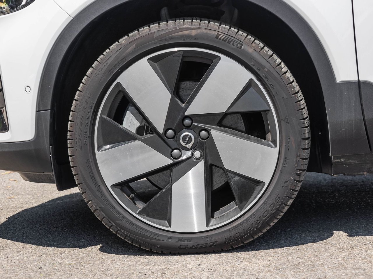 2025 Volvo EX40 Ultra-3