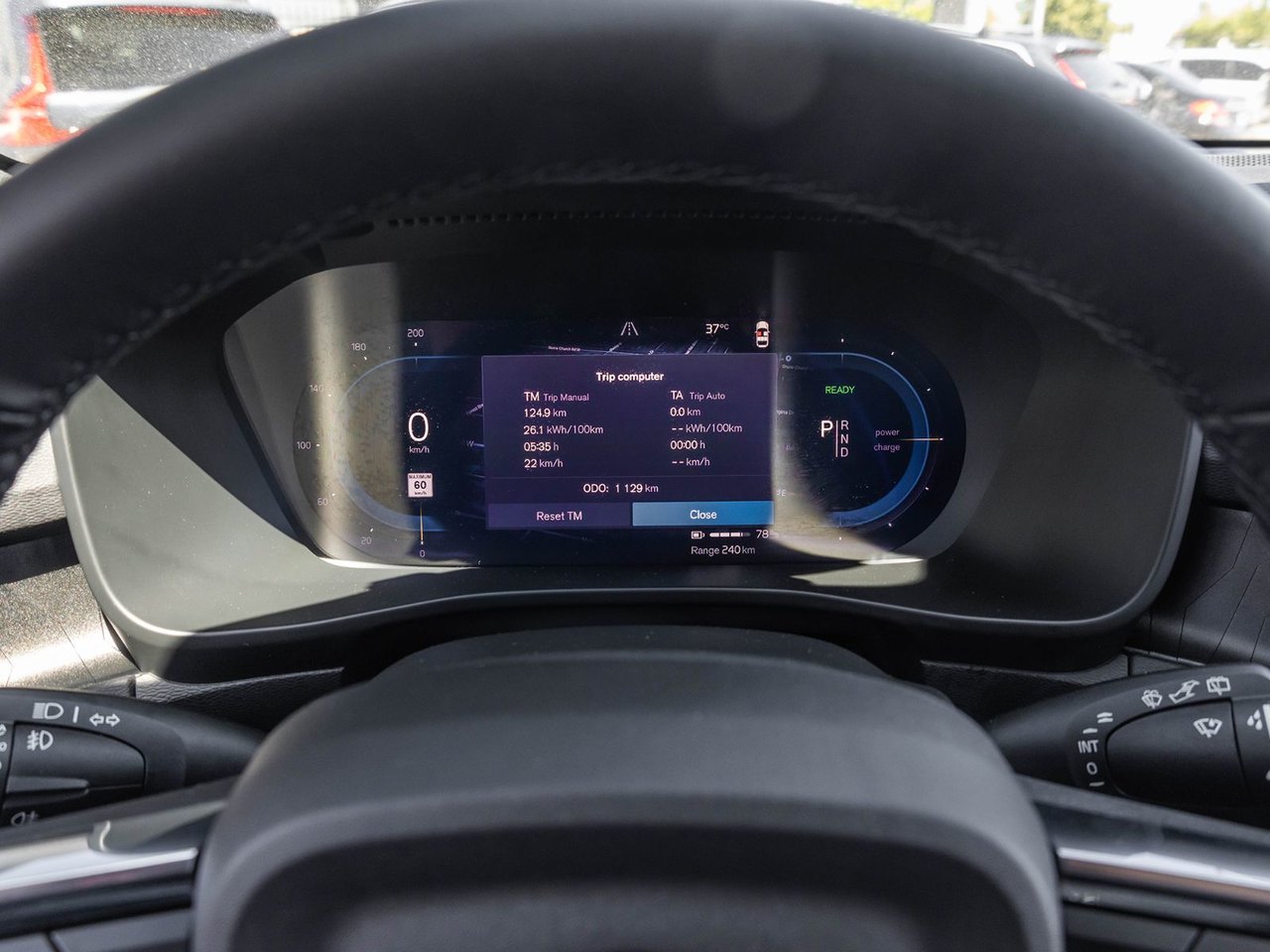2025 Volvo EX40 Ultra-11