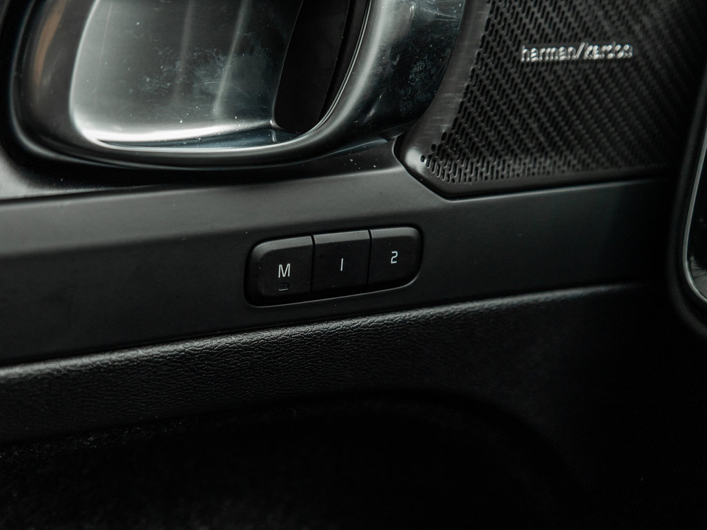 2025 Volvo EX40 Ultra-17