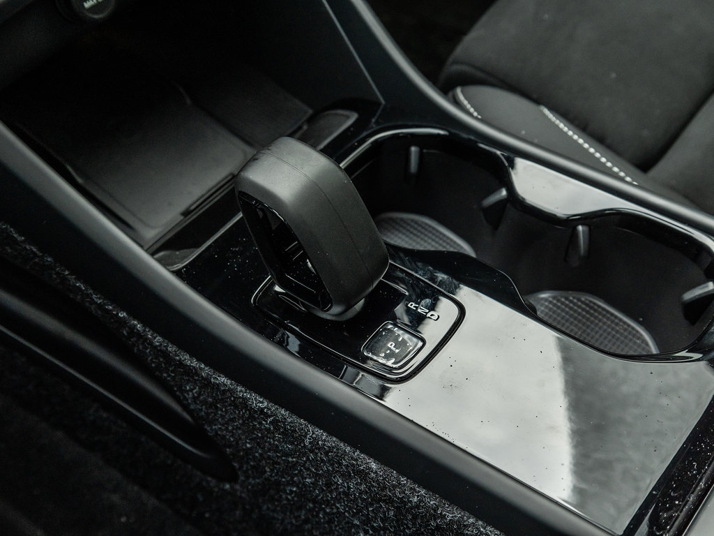 2025 Volvo EX40 Ultra-18