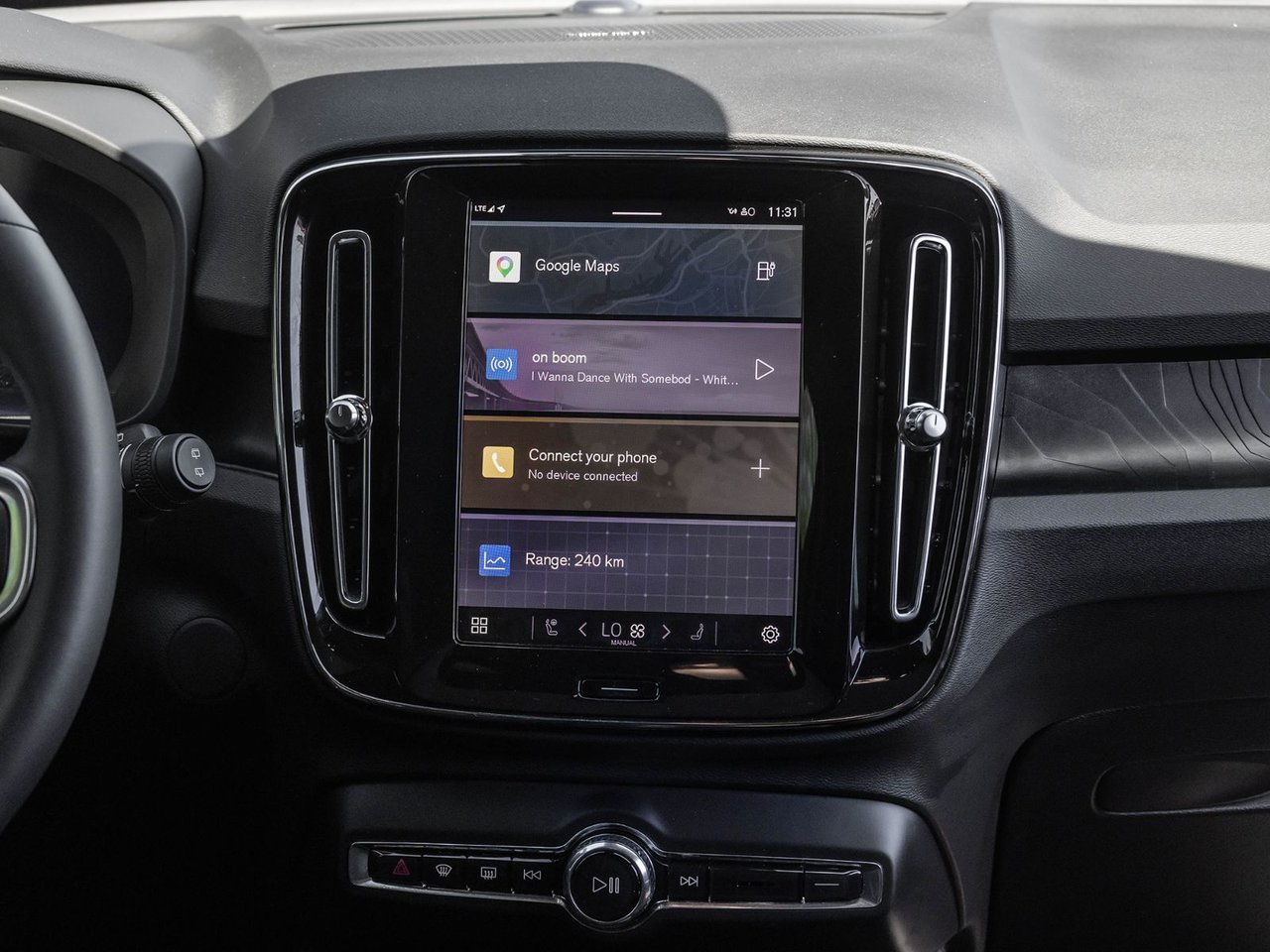 2025 Volvo EX40 Ultra-29
