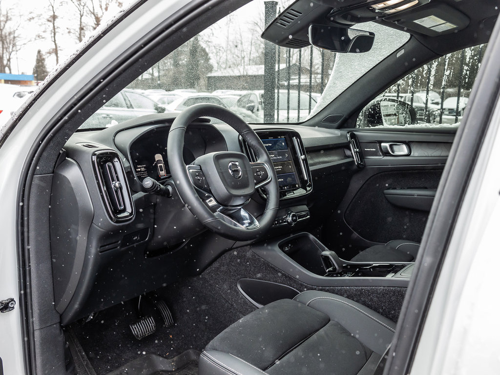 2025 Volvo EX40 Ultra-7