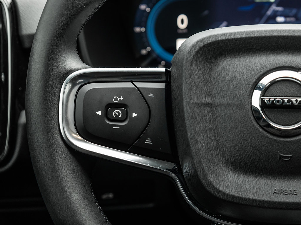 2025 Volvo EX40 Ultra-9