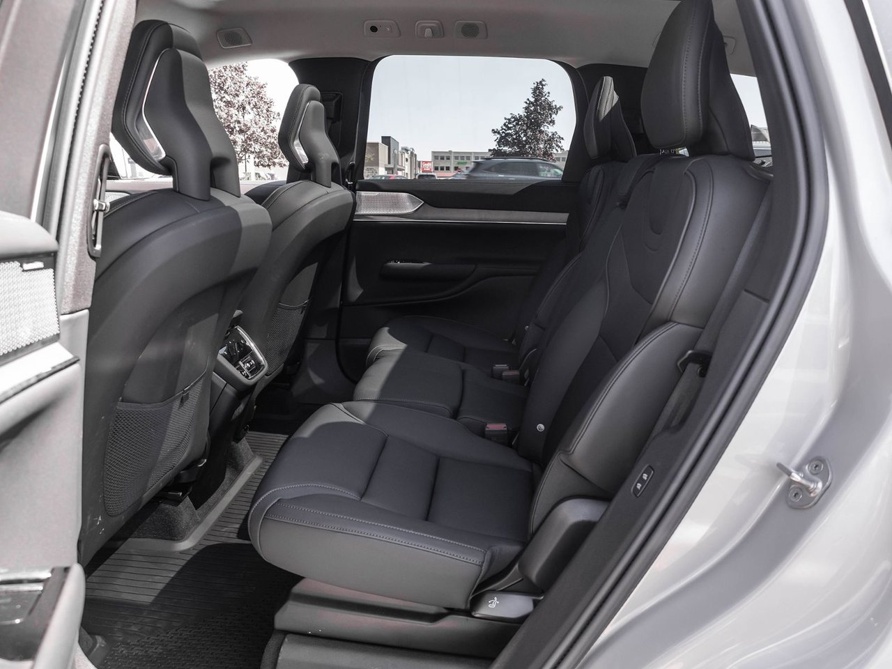 2025 Volvo EX90 Ultra-24