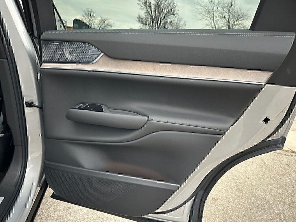 2025 Volvo EX90 Ultra-21