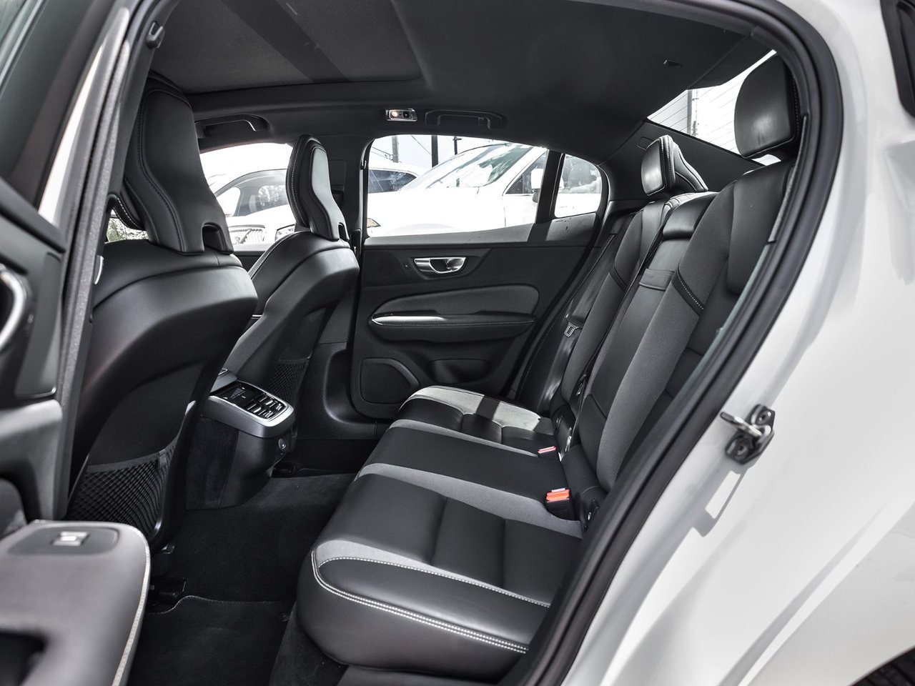 2022 Volvo S60 R-Design-29