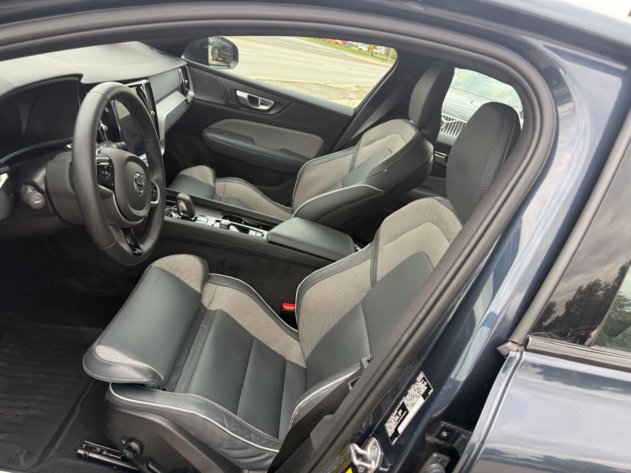 2022 Volvo S60 R-Design-15